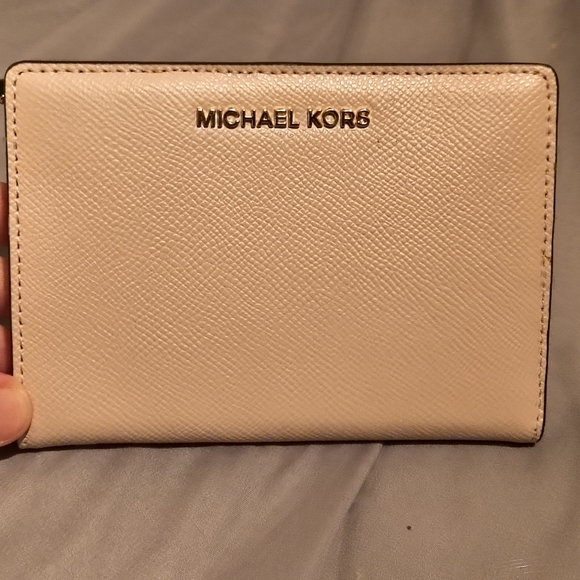Michael Kors Pink Wallet - Picture 2 of 7